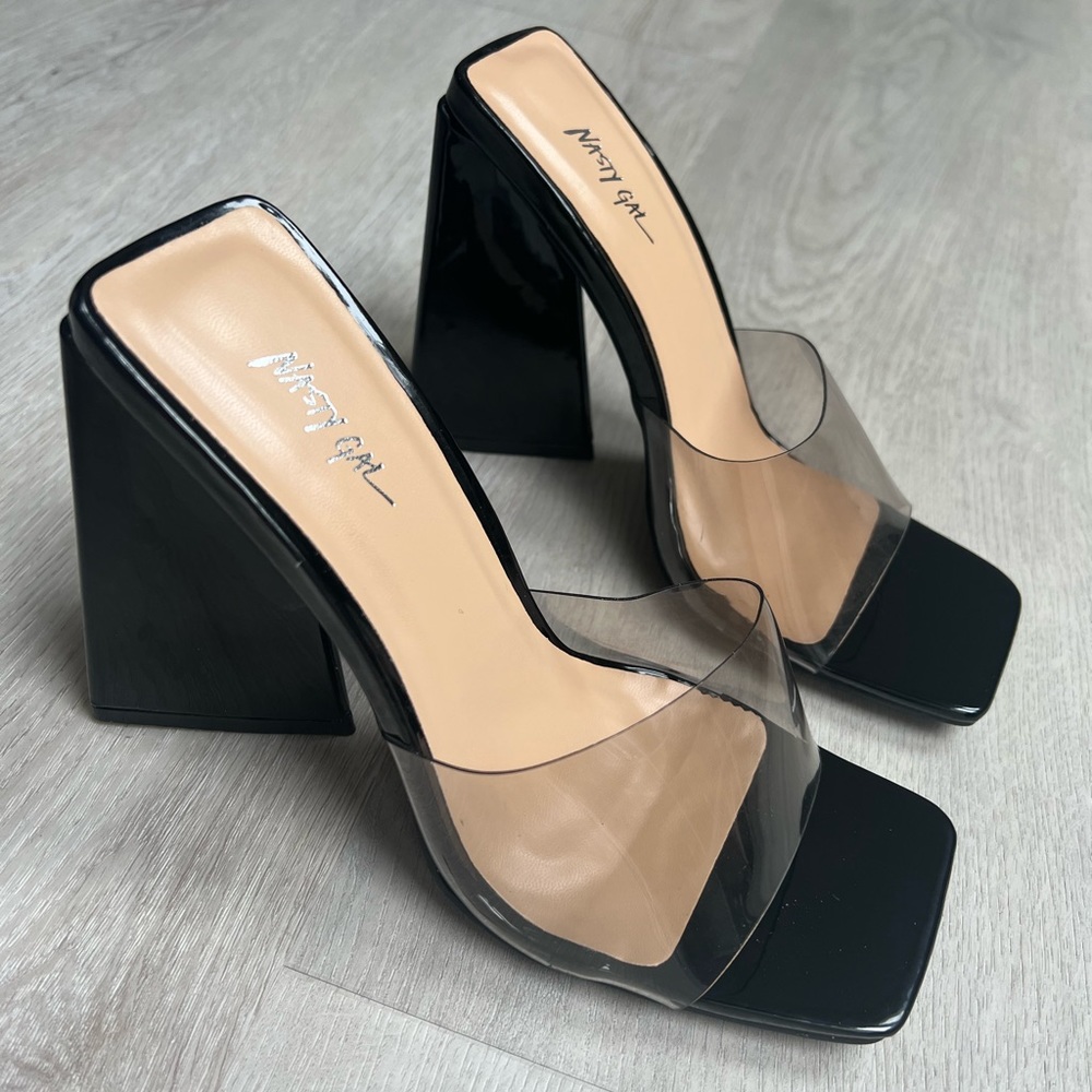 Sandals with heels